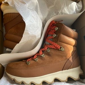 Sorel Kinetic Conquest boots US size 8 color velvet tan